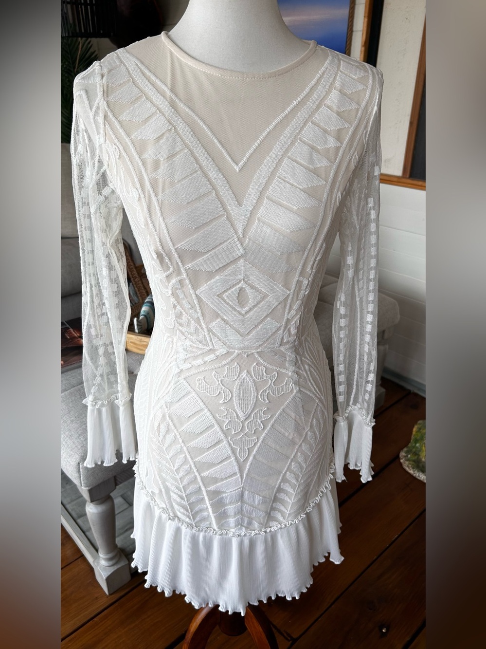 Simplee White Embroidered Mesh Lace Long Sleeve Mini Dress Size S NWT